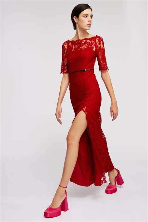 Noleggia online Abito in pizzo rosso by Gucci 